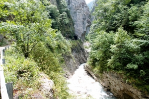 Názov súboru=NP_Monte_Perdido_25.jpg
Veľkosť súboru=1234KB
Veľkosť=1296x864
Dátum pridania=25. Júl 2012 NP_Monte_Perdido_25.jpg